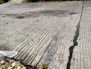 Baru Sebulan, Rigid Beton di Desa Padang Trucuk Alami Keretakan