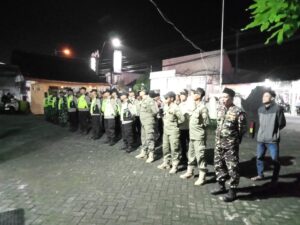 Kapolsek Kedungadem Pimpin Apel Siaga Pengamanan Malam Takbir