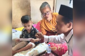 Terhantam Truk Jelang Ramadhan Dua Tahun Lalu, Bocah Yatim Bojonegoro Ini Kini Hanya Bisa Terbaring