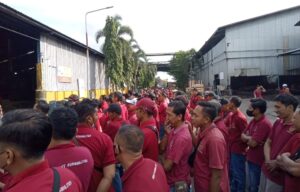 Lebaran Kelabu di Jombang, Ratusan Buruh PT SGS Terkena Badai PHK