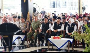 Sinergi Tanpa Batas, Gubernur Khofifah, Bupati Warsubi, dan Dandim Jombang Bersatu Salurkan Bansos Besar-besaran