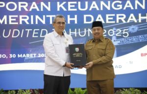 Wujudkan Transparansi, Bupati Warsubi Serahkan LKPD 2025 Jombang ke BPK Jawa Timur
