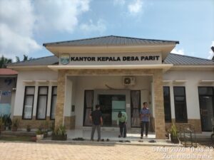 Kepala Desa M Aman Berani Adu Argumen Terkait Aksi Demo Di Kantor Desa Parit.